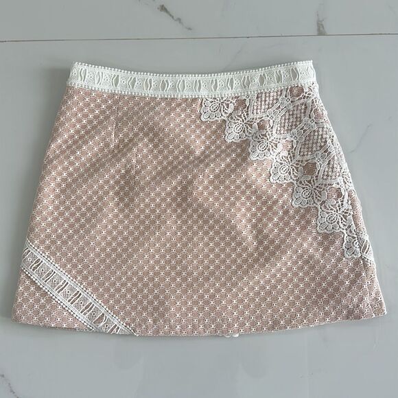 Endless Rose Crochet Lace Mini Skirt Size Medium - Picture 2 of 9